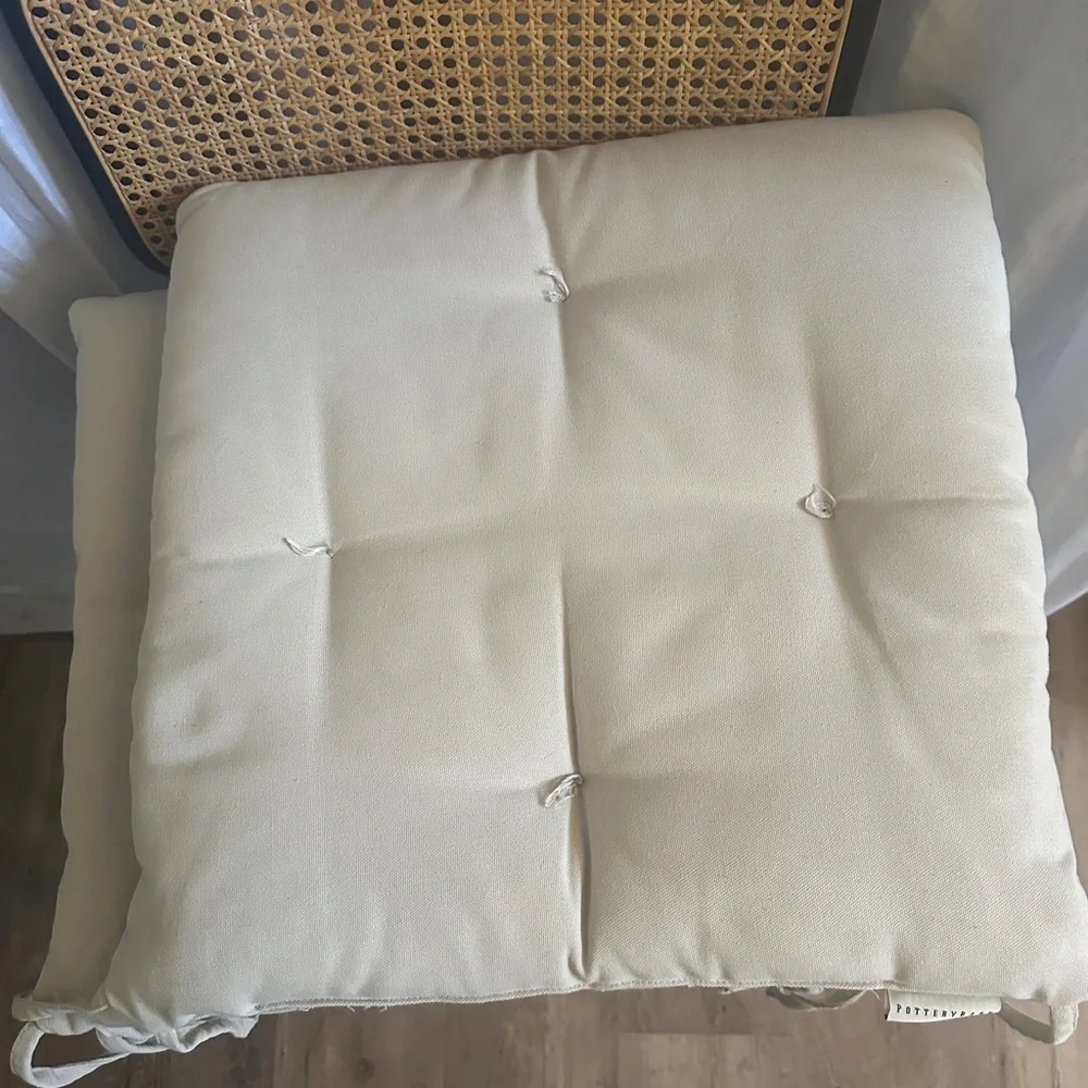 NWOT Pottery Barn Tufted Outdoor Dining Chair Cushion - Picture 3 of 6